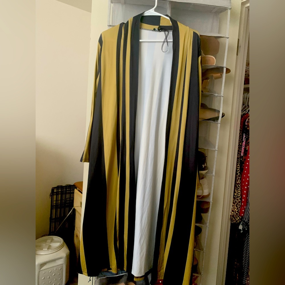 Size of this dress jacket is extra large golf and black stripes the brand first
